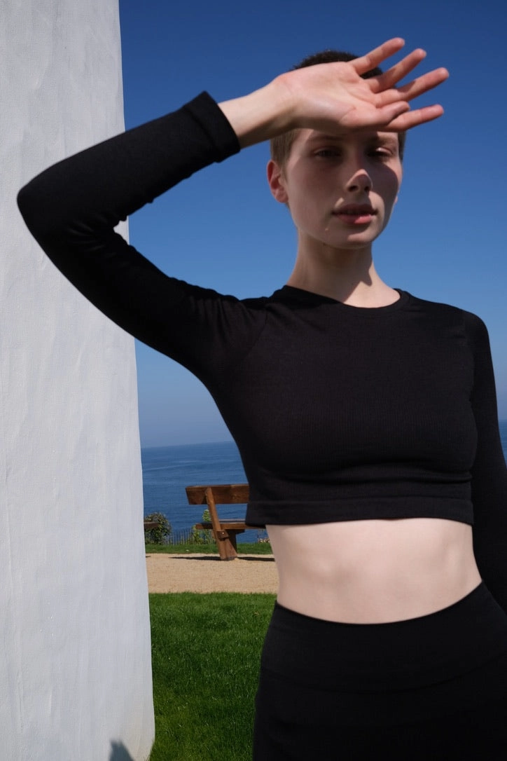 EVOKE Ribbed Long-Sleeve Crop Top | Black