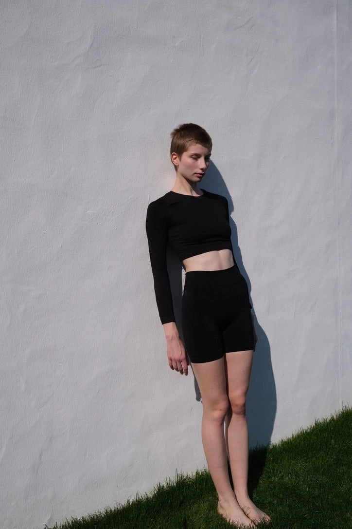 EVOKE Ribbed Long-Sleeve Crop Top | Black