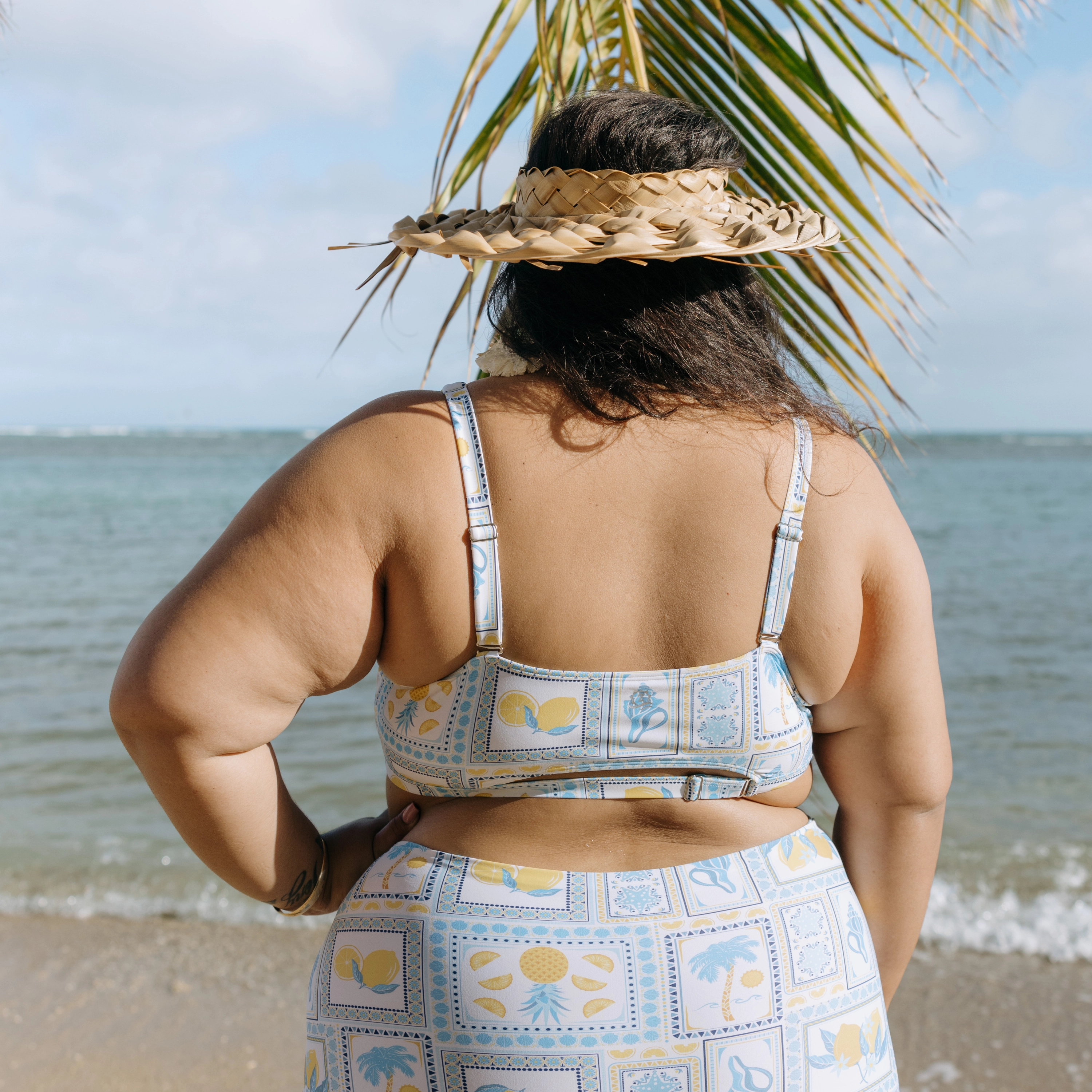 Women's Scoop Neck Bikini Top Plus Size | "Mediterranean Lemons"